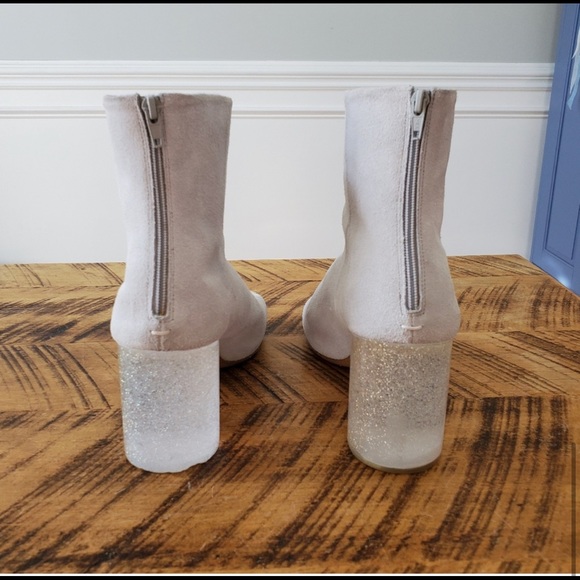 MAISON MARTIN MARGIELA | White Suede Ankle Booties - Picture 2 of 5